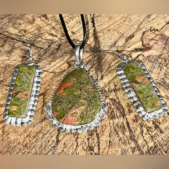 Unakite Pendant & Earrings Set - Picture 2 of 6